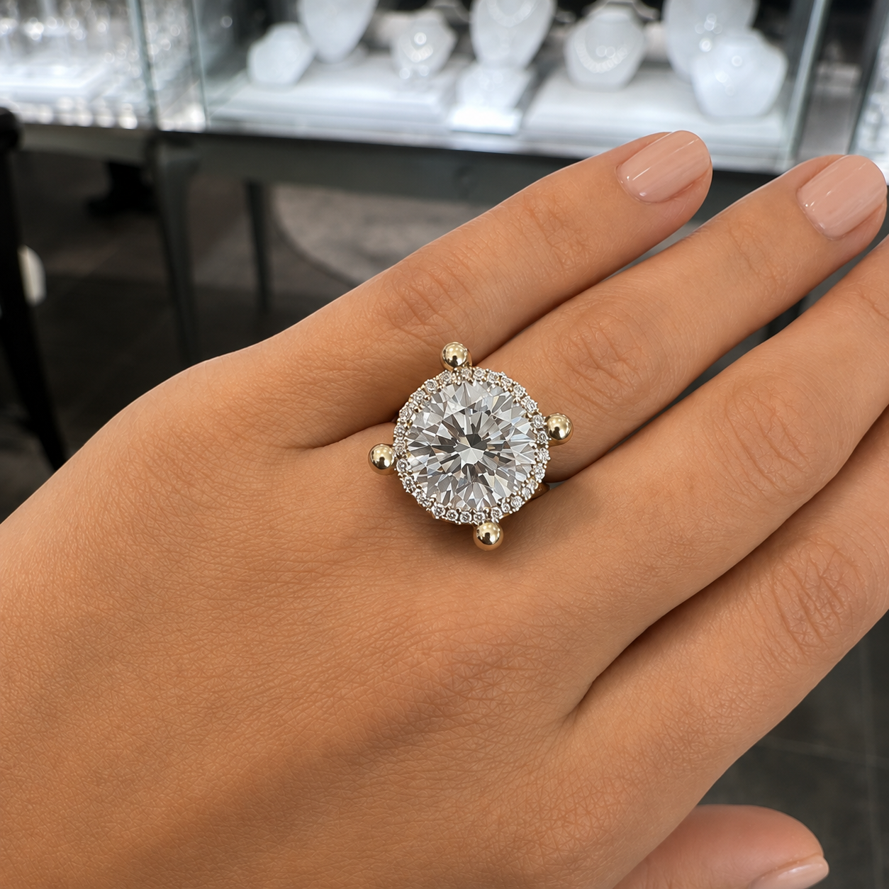 18Kt Tulip Halo Fashion Ring