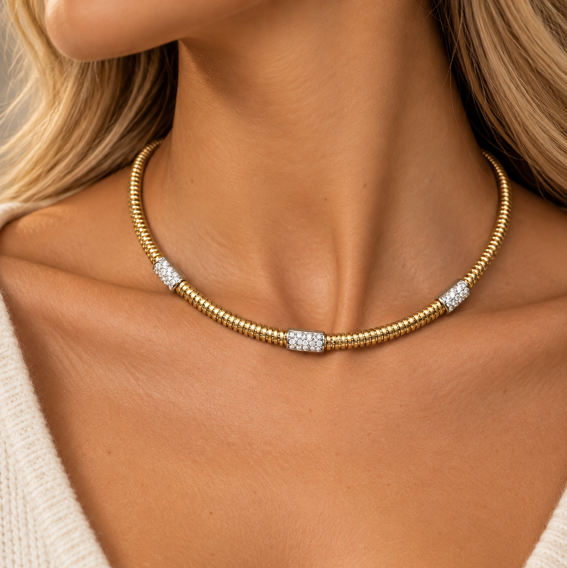 18Kt Gooseneck Choker With 3 diamond Stations Necklace