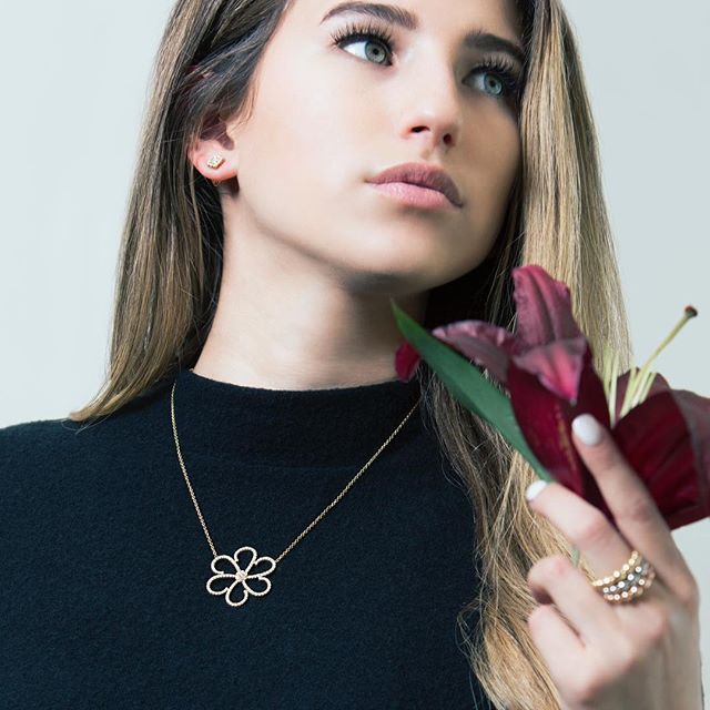 Give her the flower she really wants! ._._._._.jpg