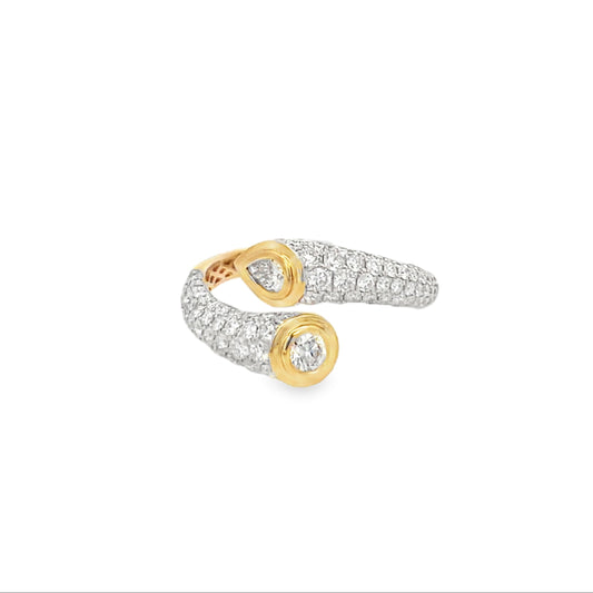 18Kt Gold Fashion Ring With Pear And Round Diamonds