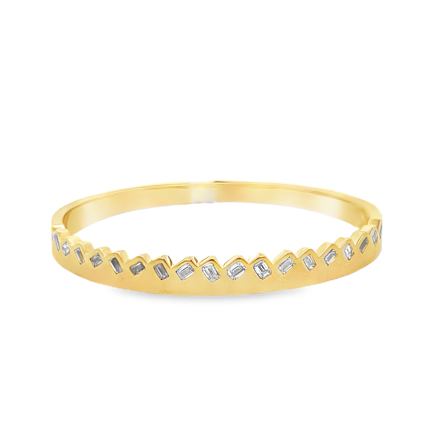 18Kt Yellow Gold Bangle Bracelet With Emerald Diamonds