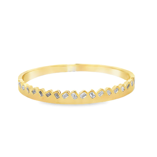 18Kt Yellow Gold Bangle Bracelet With Emerald Diamonds