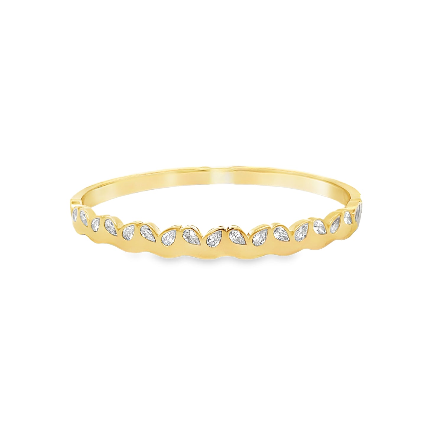 18Kt Yellow Gold Bangle Bracelet With Pear Diamonds