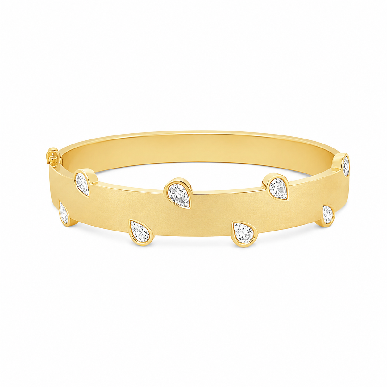 18Kt Yellow Gold Bangle Bracelet With Pear Diamonds