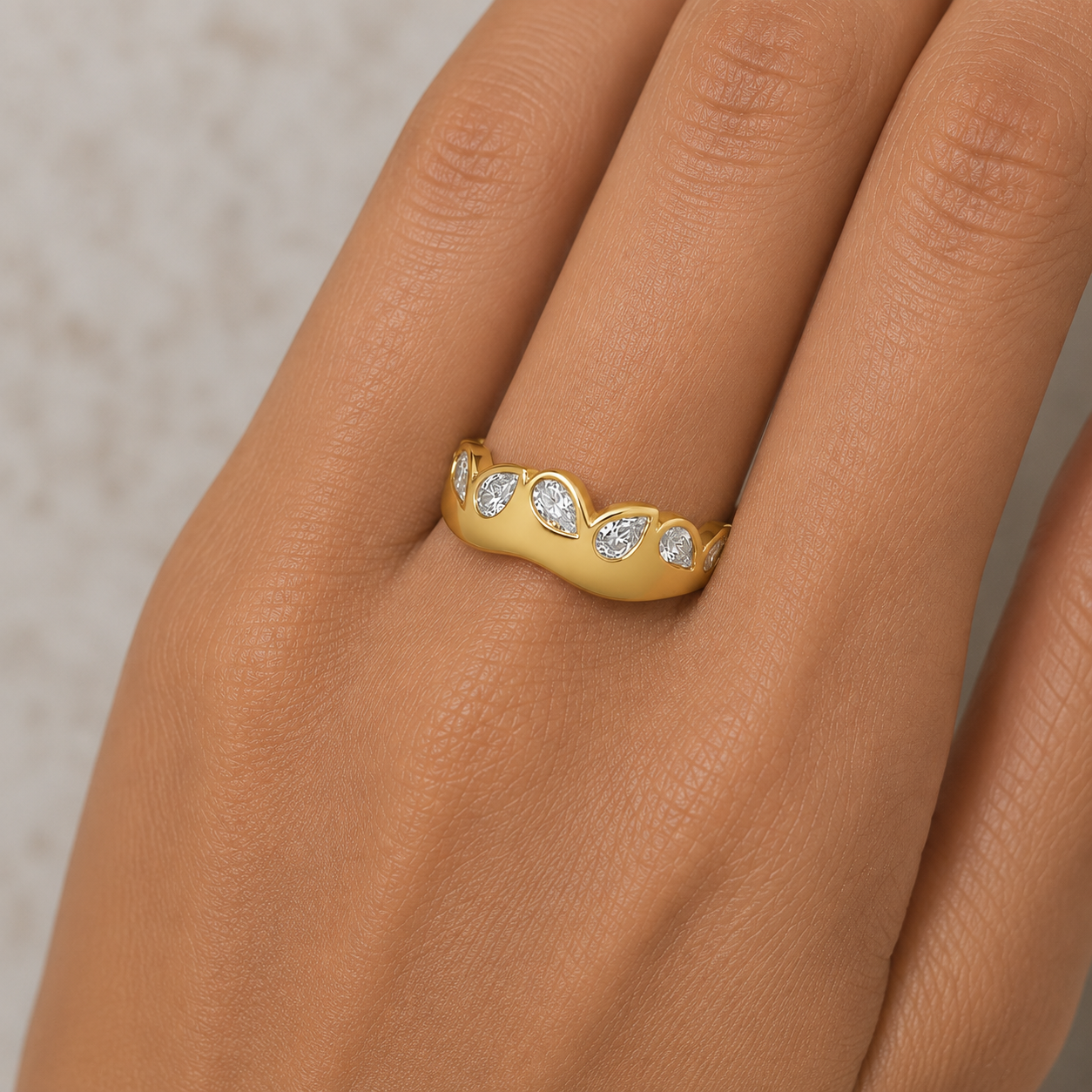 18Kt Yellow Gold Fashion Ring With Pear Diamonds