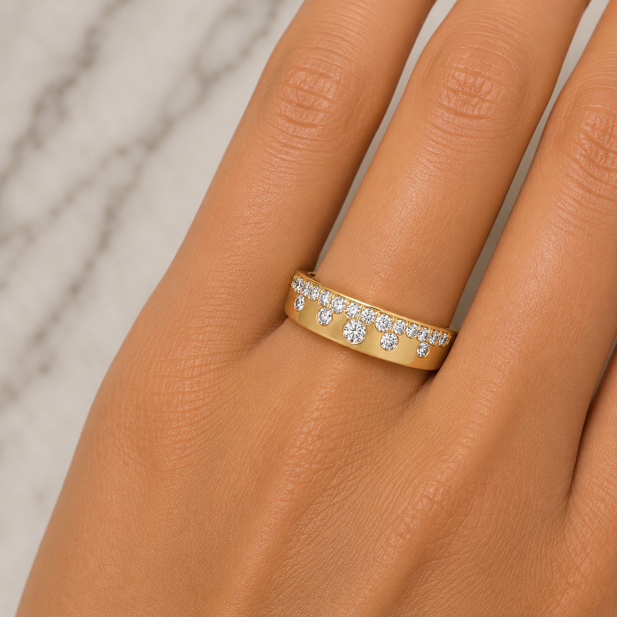 18Kt Yellow Gold Fashion Ring With Round Diamonds