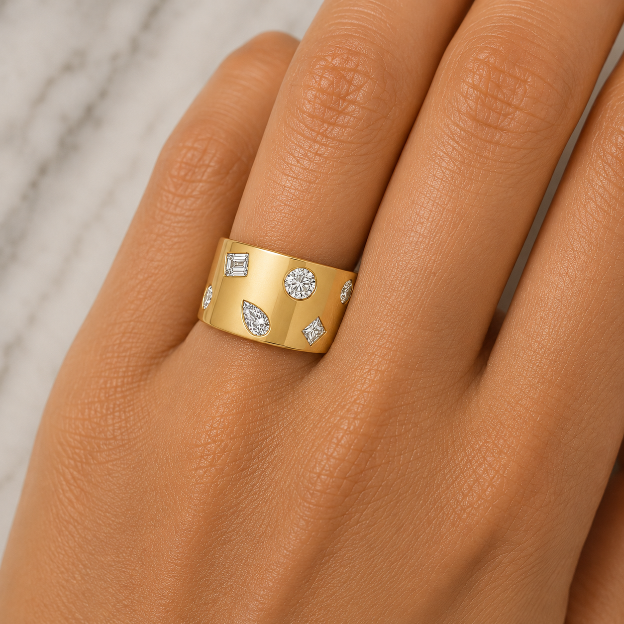 18Kt Wide Band Fashion Ring With Various Diamond Shapes