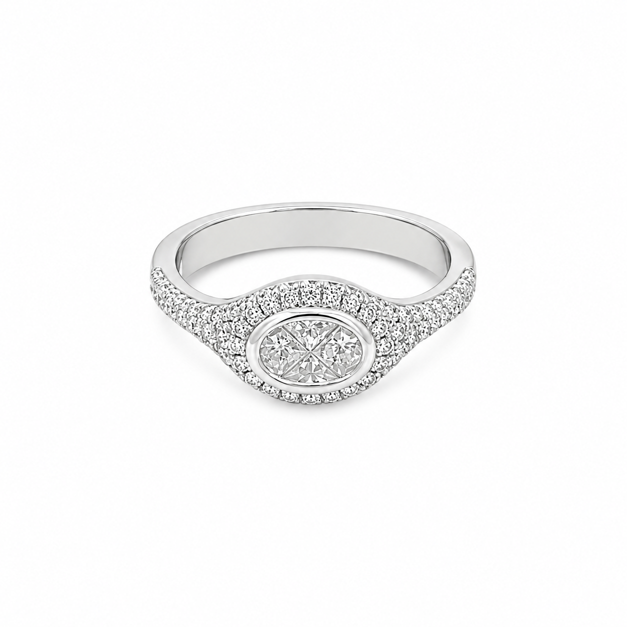 18Kt White Gold Oval Shape Fashion Ring