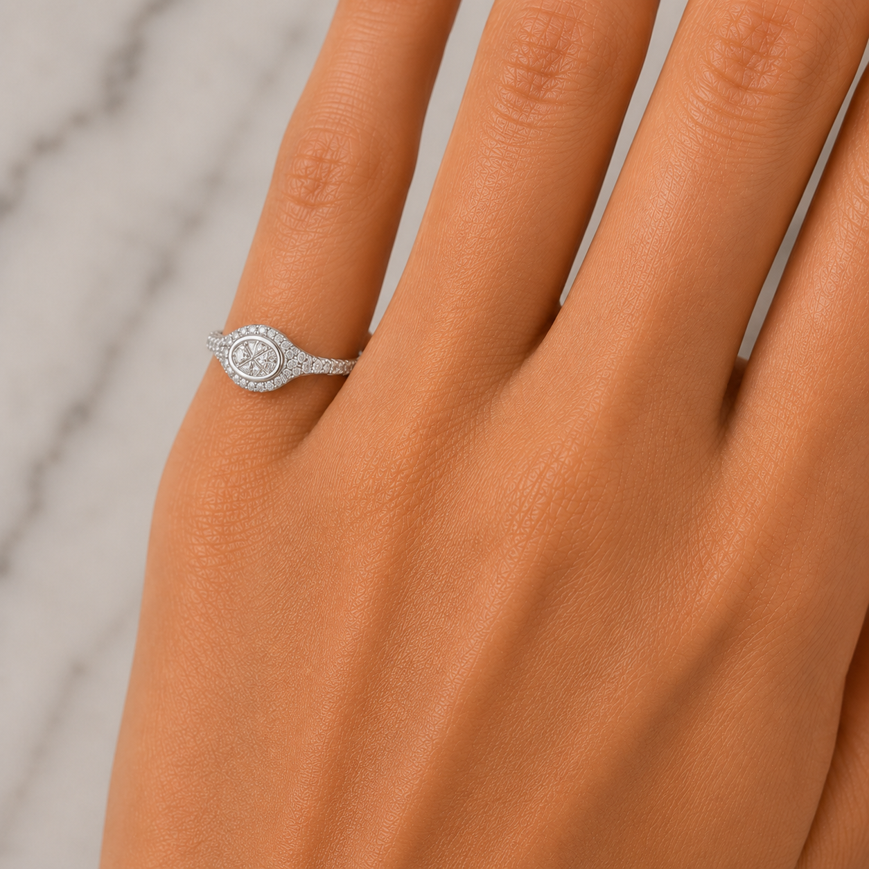 18Kt White Gold Oval Shape Fashion Ring