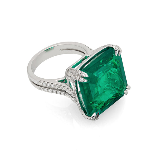 Green Emerald and White Gold Ring